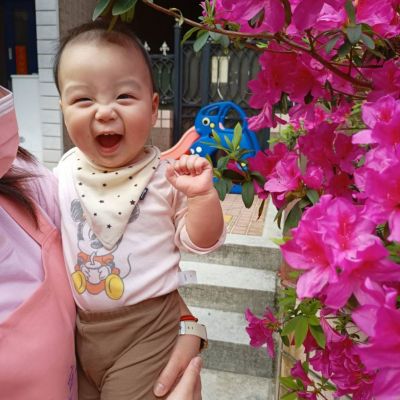 溫暖的陽光照著我們呵護我們長大
